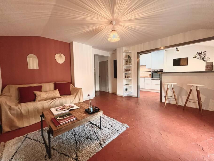 Appartement A Pied Du Centre Avec Place De Parking Arles Eksteriør bilde